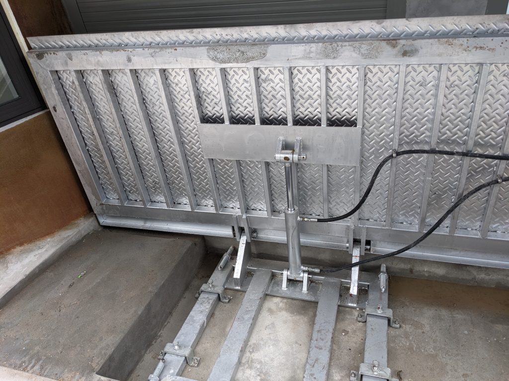 cửa chống ngập tự động