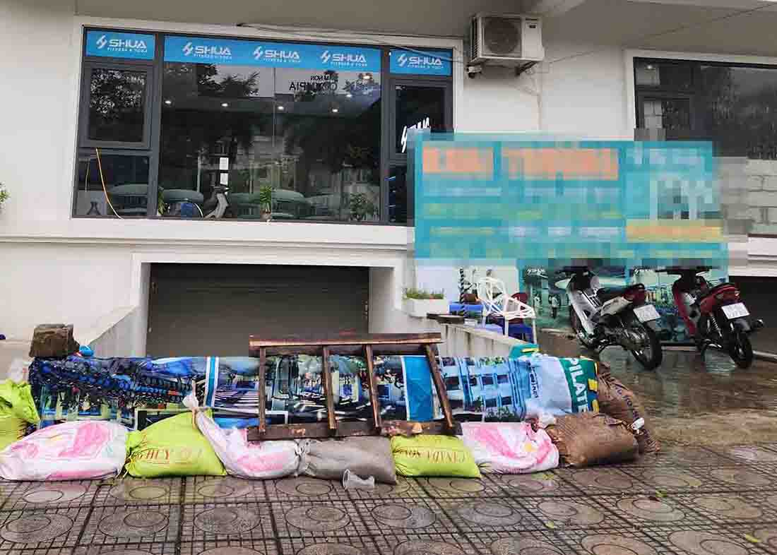 cách làm cửa chống ngập nước hiệu quả
