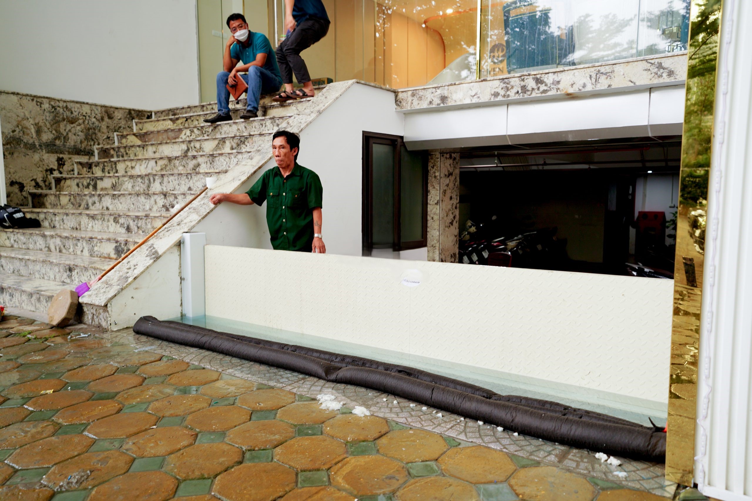 cửa chống ngập tầng hầm