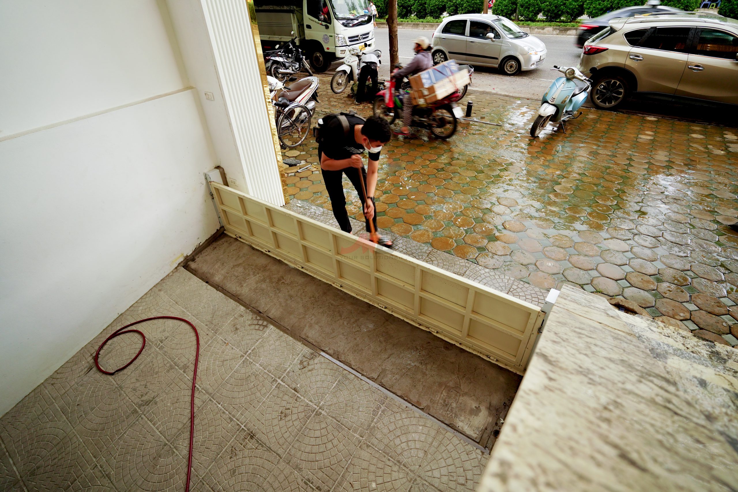 lắp đặt cửa chống ngập tầng hầm