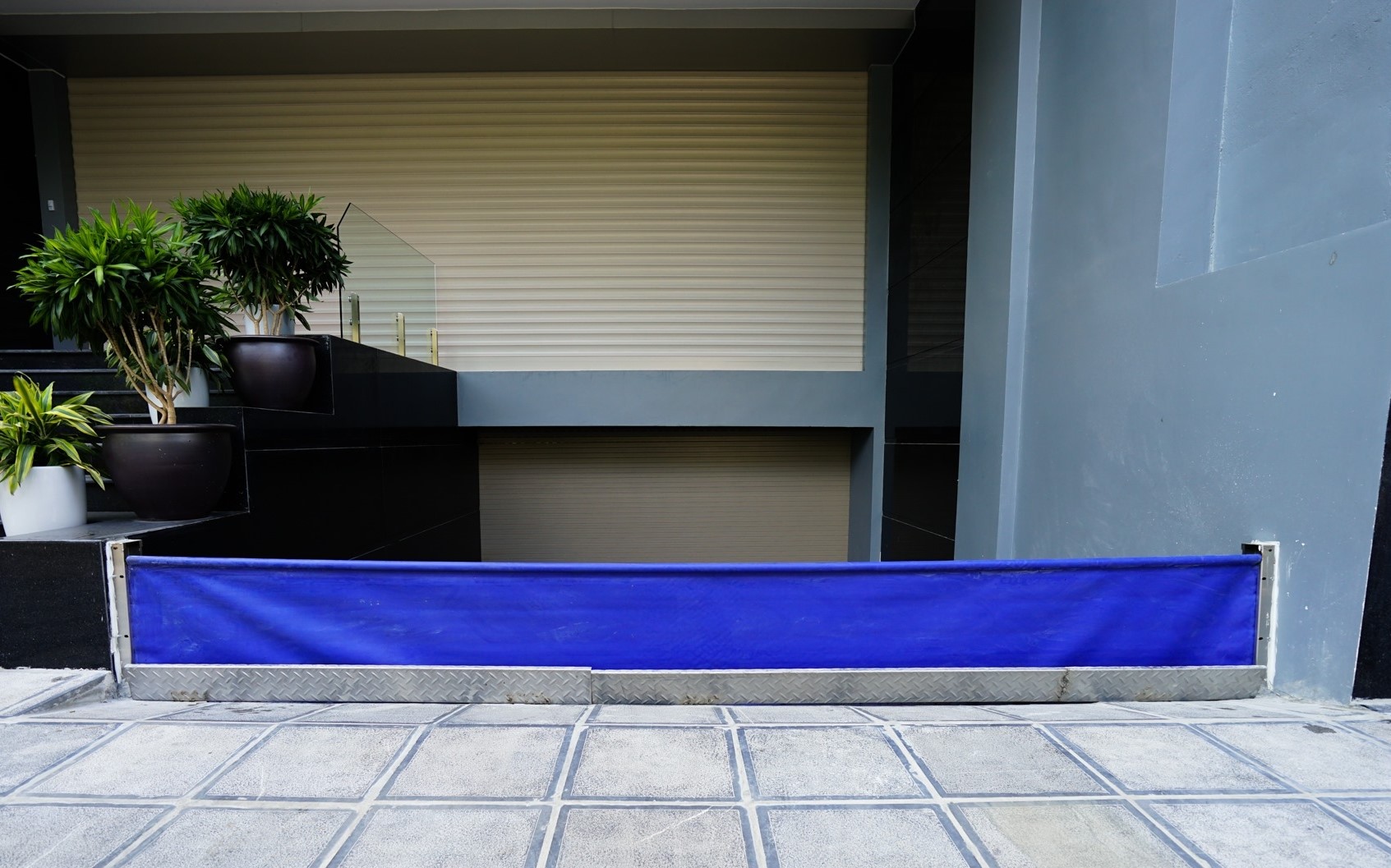 cửa chống ngập tấm mềm là gì