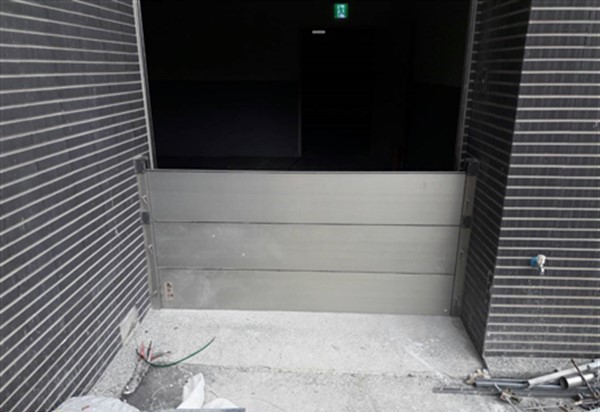 lắp cửa chống ngập