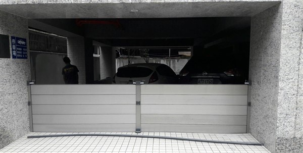 lắp cửa chống ngập