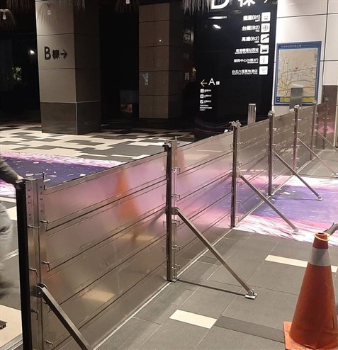 lắp cửa chống ngập