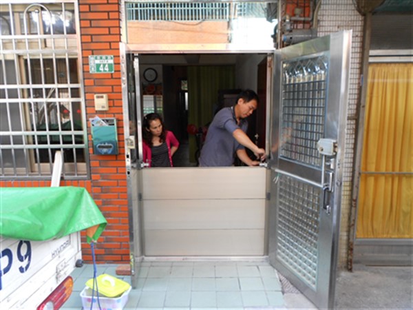 vách ngăn chống ngập cửa chính 