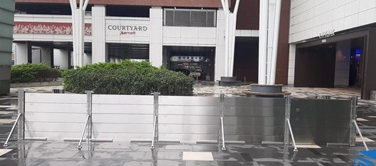 lắp vách ngăn chống ngập lối kho hàng