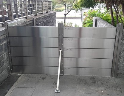 lắp đặt vách ngăn chống ngập lối kho hàng